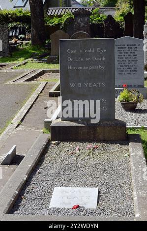 Drumcliffe, Contea di Sligo, IRE. 30 agosto 2024. 20240830 - la tomba del poeta irlandese William Butler Yeats si trova nel cimitero di St. Columba a Drumcliffe, Contea di Sligo, Irlanda. (Immagine di credito: © Chuck Myers/ZUMA Press Wire) SOLO PER USO EDITORIALE! Non per USO commerciale! Foto Stock