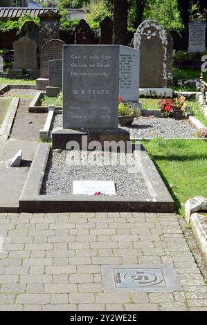 Drumcliffe, Contea di Sligo, IRE. 30 agosto 2024. 20240830 - la tomba del poeta irlandese William Butler Yeats si trova nel cimitero di St. Columba a Drumcliffe, Contea di Sligo, Irlanda. (Immagine di credito: © Chuck Myers/ZUMA Press Wire) SOLO PER USO EDITORIALE! Non per USO commerciale! Foto Stock