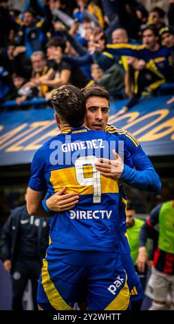 Argentine Professional Soccer League, First Division. Il Club Atlético Boca Juniors affronta il suo omologo San Lorenzo de Almagro in una nuova edizione del classico di calcio Rio de la Plata. Con gol di Gimenez, Merentiel e Saracchi, la squadra della Boca vinse il duello 3 a 2. Foto Stock