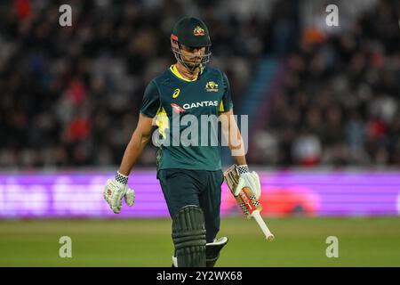 Marcus Stoinis, australiano, lascia il campo dopo essere stato colpito LBW ny Liam Livingston, inglese, durante la prima partita della Vitality IT20 Series Inghilterra vs Australia all'Utilita Bowl, Southampton, Regno Unito, 11 settembre 2024 (foto di Craig Thomas/News Images) Foto Stock