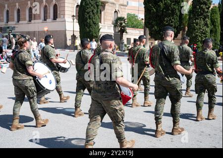 Dettaglio della banda militare dell'esercito spagnolo durante i giorni di apertura della caserma Bruch a Barcellona Foto Stock