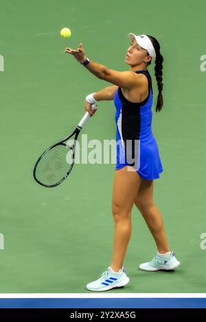 Jessica Pegula (USA) gareggia nelle finali di singolo femminile agli US Open di Tennis 2024. Foto Stock