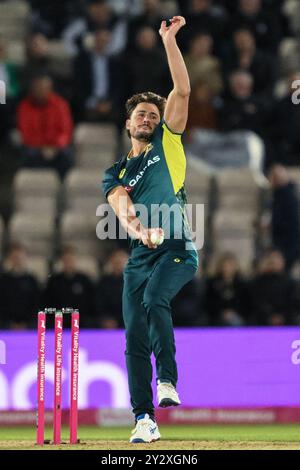 Southampton, Regno Unito. 11 settembre 2024. Marcus Stoinis dell'Australia consegna il pallone durante la prima partita di Vitality IT20 Series Inghilterra vs Australia all'Utilita Bowl, Southampton, Regno Unito, 11 settembre 2024 (foto di Craig Thomas/News Images) a Southampton, Regno Unito, il 9/11/2024. (Foto di Craig Thomas/News Images/Sipa USA) credito: SIPA USA/Alamy Live News Foto Stock