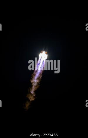 Baikonur, Kazakistan. 11 settembre 2024. Il Soyuz MS-26, che trasporta i membri dell'equipaggio della Expedition 72, esplode nel cielo notturno dal Cosmodromo di Baikonur, 11 settembre 2024, a Baikonur, Kazakistan. Il razzo trasporta i membri dell'equipaggio della Expedition 72, l'astronauta della NASA Don Pettit, i cosmonauti Roscosmos Alexey Ovchinin e Ivan Vagner alla stazione spaziale Internazionale. Crediti: Bill Ingalls/NASA Photo/Alamy Live News Foto Stock