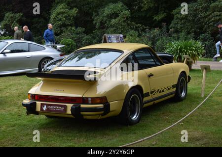 Soestdijk, Paesi Bassi - 1 settembre 2023: Una Porsche 911 Carrera classica Foto Stock