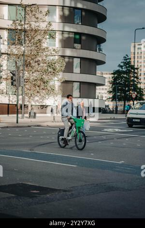 Girato il 30 settembre 2023 per le strade di Londra, Inghilterra. Foto Stock