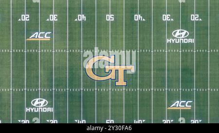 Atlanta, GA, Stati Uniti. 10 settembre 2024. Una vista aerea dello stadio Bobby Dodd all'Hyundai Field mostra un vibrante stadio di calcio annidato nel cuore di Atlanta, circondato da strutture urbane e dal campus della Georgia Tech, con una ricca eredità sportiva sin dal 1913. (Credit Image: © Walter G. Arce Sr./ASP via ZUMA Press Wire) SOLO PER USO EDITORIALE! Non per USO commerciale! Foto Stock