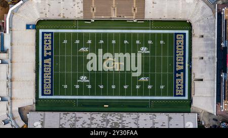 Atlanta, GA, Stati Uniti. 10 settembre 2024. Una vista aerea dello stadio Bobby Dodd all'Hyundai Field mostra un vibrante stadio di calcio annidato nel cuore di Atlanta, circondato da strutture urbane e dal campus della Georgia Tech, con una ricca eredità sportiva sin dal 1913. (Credit Image: © Walter G. Arce Sr./ASP via ZUMA Press Wire) SOLO PER USO EDITORIALE! Non per USO commerciale! Foto Stock