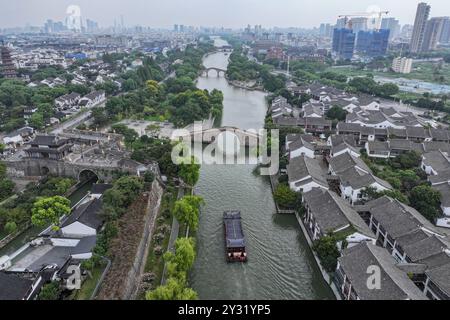 Suzhou, Cina. 10 settembre 2024. Fotografia aerea dell'area panoramica Panmen a Suzhou, provincia di Jiangsu, 10 settembre 2024. Credito: Yang Bo/China News Service/Alamy Live News Foto Stock