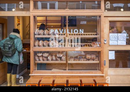 Londra, Regno Unito - 25 gennaio 2023 - Shopfront of Pavilion Bakery in Broadway Market, London Field Foto Stock