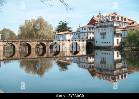 Ponte Traiano, ponte di epoca romana nella città di Chaves, sul fiume tamega. Portogallo Foto Stock