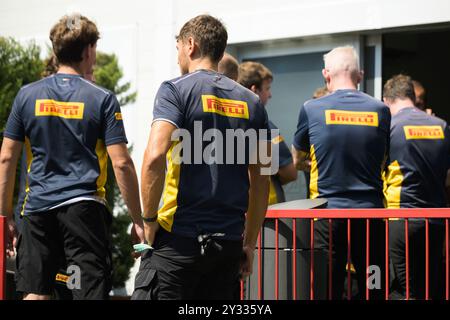 Baku, Azerbaigian. 12 settembre 2024. Personale del team Pirelli. Ahmad al Shehab/Alamy Live News. Foto Stock