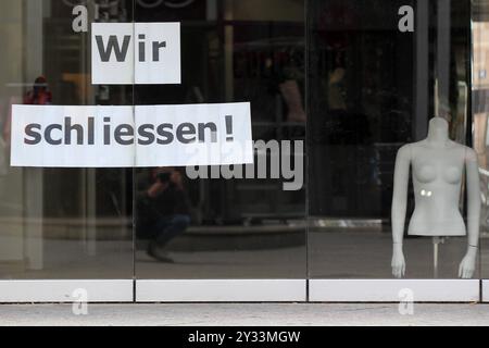 Notizie - Reportage - situazione Katastrophale in der Altstadt von Nürnberg. Wirtschaftskrise. Dutzende Geschäfte geschlossen - in Nürnberg , Bayern , Deutschland . 12 settembre 2024 - foto: IPA Photo Pressefoto DENL Foto Stock