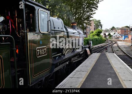 Locomotiva GWR Manor Class n. 7827 Lydham Manor in attesa di partire da Paignton sulla Dartmouth Steam Railway. Foto Stock