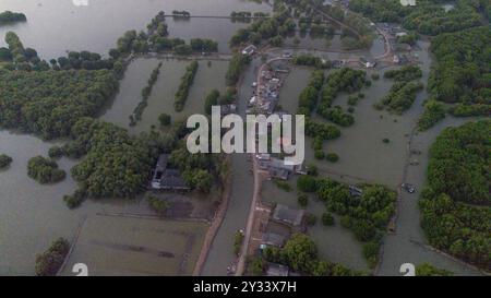 Cambiamento climatico: Villaggio affondato di Beting, reggenza di Bekasi, Giava, Indonesia, Asia Foto Stock