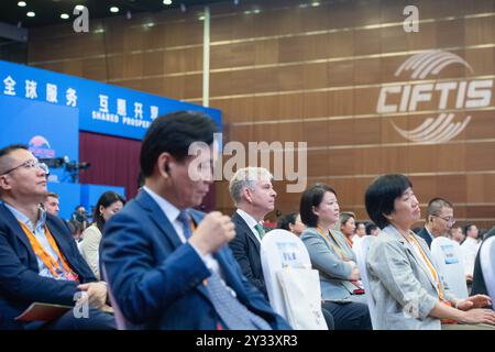 Pechino, Cina. 12 settembre 2024. Gli ospiti partecipano al Global Trade in Services Summit della China International Fair for Trade in Services (CIFTIS) 2024 a Pechino, capitale della Cina, 12 settembre 2024. Crediti: Li Xulun/Xinhua/Alamy Live News Foto Stock