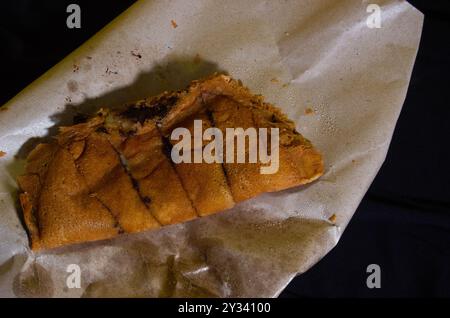 sparato su terang bulan o dolce martabak. Tipico cibo indonesiano. Foto Stock