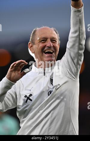 LUTON, INGHILTERRA - SETTEMBRE 09: Peter Wohrer Physiotherapeut durante l'amichevole internazionale U21 tra Inghilterra e Austria a Kenilworth Road Foto Stock