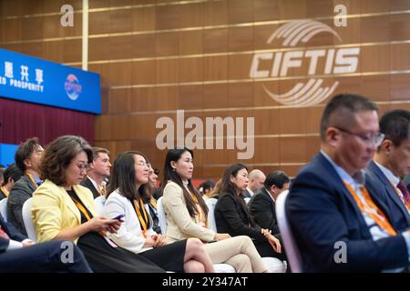 Pechino, Cina. 12 settembre 2024. Gli ospiti partecipano al Global Trade in Services Summit della China International Fair for Trade in Services (CIFTIS) 2024 a Pechino, capitale della Cina, 12 settembre 2024. Crediti: Li Xulun/Xinhua/Alamy Live News Foto Stock