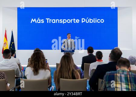 Madrid, Spagna. 12 settembre 2024. Il primo ministro spagnolo Pedro Sanchez ha presentato la nuova campagna intitolata "trasporto pubblico, lo capisci?" mirato a promuovere l'uso dei trasporti pubblici. All'evento ha partecipato anche il Ministro dei trasporti e della mobilità sostenibile, Oscar Puente. Questa iniziativa fa parte degli sforzi del governo volti a promuovere una mobilità più sostenibile, riducendo l'uso di veicoli privati, riducendo in tal modo le emissioni e riducendo la congestione del traffico nelle grandi città. Credito: SOPA Images Limited/Alamy Live News Foto Stock