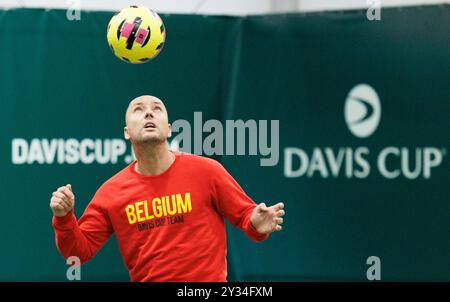 Bologna, Italia. 12 settembre 2024. Il capitano belga Steve Darcis nella foto durante una sessione di allenamento, in vista della seconda partita Del girone A della fase A gironi delle finali di Coppa Davis, giovedì 12 settembre 2024, presso l'Unipol Arena di Bologna. BELGA PHOTO BENOIT DOPPAGNE credito: Belga News Agency/Alamy Live News Foto Stock