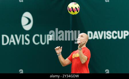 Bologna, Italia. 12 settembre 2024. Il capitano belga Steve Darcis nella foto durante una sessione di allenamento, in vista della seconda partita Del girone A della fase A gironi delle finali di Coppa Davis, giovedì 12 settembre 2024, presso l'Unipol Arena di Bologna. BELGA PHOTO BENOIT DOPPAGNE credito: Belga News Agency/Alamy Live News Foto Stock