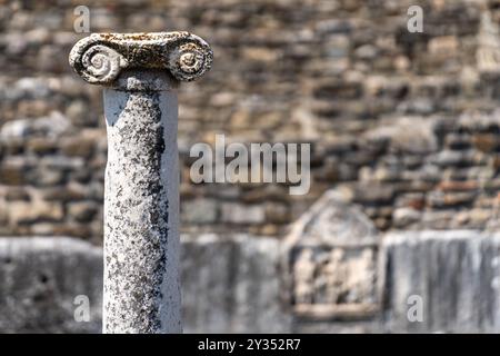 Antica colonna - parte della città macedone di Stobi dal 359 a.C., sito archeologico Foto Stock