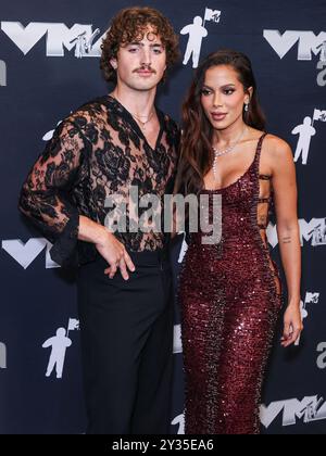 Elmont, Stati Uniti. 12 settembre 2024. ELMONT, NEW YORK, Stati Uniti d'America - 11 SETTEMBRE: Benson Boone e Anitta posano nella sala stampa agli MTV Video Music Awards 2024 tenutesi alla UBS Arena l'11 settembre 2024 a Elmont, New York, Stati Uniti. (Foto di Xavier Collin/Image Press Agency) credito: Image Press Agency/Alamy Live News Foto Stock