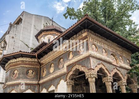 Monastero di Stavropoleos, detta anche chiesa, dedicata agli Arcangeli Michele e Gabriele, Bucarest, Romania Foto Stock