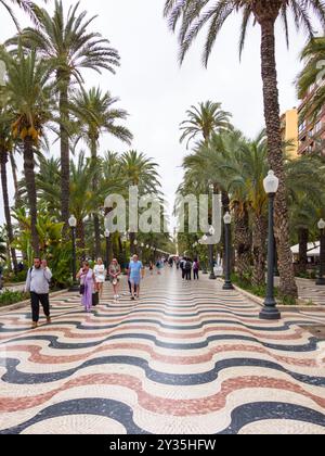 La passeggiata sulla spiaggia di Ramblas ad Alicante/Spagna Foto Stock