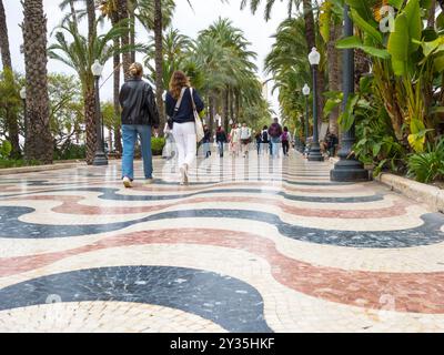 La passeggiata sulla spiaggia di Ramblas ad Alicante/Spagna Foto Stock