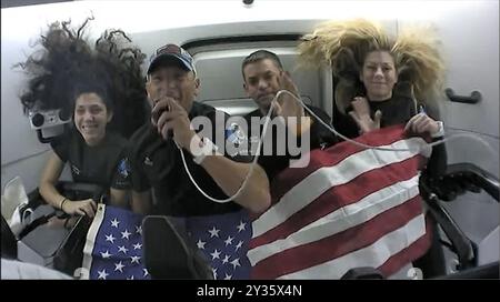 12 settembre 2024, in Space: Astronauts SARAH GILLIS, JARED ISAACMAN, SCOTT POTEET e ANNA MENON si incontrano con Folds of Honor dopo la prima passeggiata spaziale commerciale in questa immagine rilasciata dallo SpaceX Polaris Dawn Program. Un equipaggio di quattro persone in una missione privata a bordo di una capsula SpaceX ha completato la prima passeggiata spaziale commerciale al mondo questa mattina. Quattro membri dell'equipaggio a bordo: L'intero equipaggio è stato esposto al vuoto dello spazio, ma solo l'amministratore delegato tecnico miliardario Jared Isaacman e l'ingegnere SpaceX Sarah Gillis sono usciti dalla capsula SpaceX. I compagni di squadra Scott ''Kidd''' Poteet e Anna Menon rimasero all'interno del veicolo Foto Stock