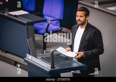 Berlino, Germania. 12 settembre 2024. Daniel Schneider, SPD, tiene un discorso alla sessione plenaria del Bundestag a Berlino, il 12 settembre 2024. Credito: dpa/Alamy Live News Foto Stock