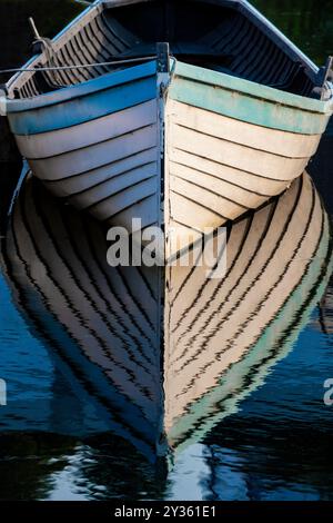 Barca a remi classica al Center for Wooden Boats on Lake Union, Seattle, Washington, USA [Nessuna versione; solo licenze editoriali] Foto Stock