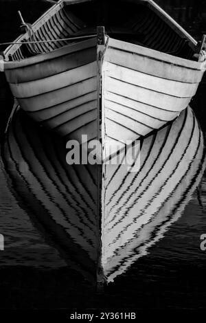 Barca a remi classica al Center for Wooden Boats on Lake Union, Seattle, Washington, USA [Nessuna versione; solo licenze editoriali] Foto Stock
