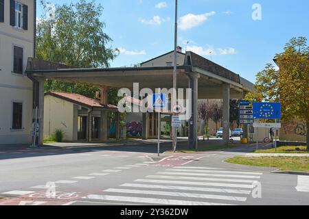 Nova Gorica, Slovenia - 7 settembre 2024. Un valico di frontiera tra Italia e Slovenia. Situato tra Nova Gorica, Slovenia e Gorizia, Italia Foto Stock