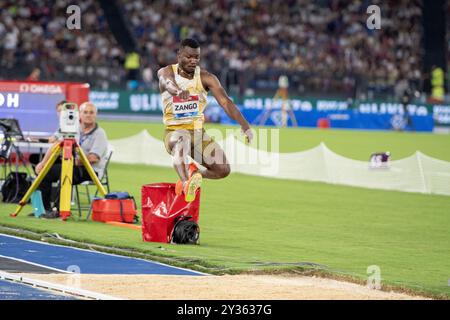 Fabrice Hugues Zango (Burkina Faso) durante il salto triplo maschile al Golden Gala Pietro Mennea Diamond League Athletics 2024, Roma, Italia Foto Stock