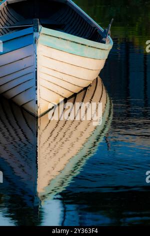 Barca a remi classica al Center for Wooden Boats on Lake Union, Seattle, Washington, USA [Nessuna versione; solo licenze editoriali] Foto Stock