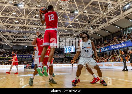 Pontevedra, Spagna. 11 settembre 2024. Difficile gioco difensivo durante un attacco del Real Madrid da parte della difesa AS Monaco. Crediti: Xan Gasalla / Alamy Live News Foto Stock