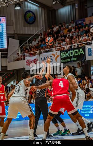 Pontevedra, Spagna. 11 settembre 2024. Momento del calcio d'inizio della partita tra il Real Madrid e il Principato di Monaco. Crediti: Xan Gasalla / Alamy Live News Foto Stock