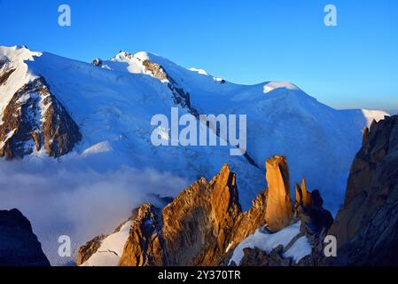 FRANCIA, ALTA SAVOIA (74) CHAMONIX, IL MONTE BIANCO, 4810 M, VISTO DALLA CIMA DELL'AIGUILLE DU MIDI AL 3842 METERSFRANCE, ALTA SAVOIA (74) CHAMONIX. TH Foto Stock