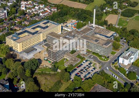 Luftbild, Helios Klinikum Niederberg Krankenhaus mit Neubau, Velbert, Ruhrgebiet, Nordrhein-Westfalen, Deutschland ACHTUNGxMINDESTHONORARx60xEURO *** Vista aerea, Helios Klinikum Niederberg Hospital con nuovo edificio, Velbert, zona Ruhr, Renania settentrionale-Vestfalia, Germania Foto Stock