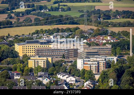 Luftbild, Helios Klinikum Niederberg Krankenhaus mit Neubau, Velbert, Ruhrgebiet, Nordrhein-Westfalen, Deutschland ACHTUNGxMINDESTHONORARx60xEURO *** Vista aerea, Helios Klinikum Niederberg Hospital con nuovo edificio, Velbert, zona Ruhr, Renania settentrionale-Vestfalia, Germania Foto Stock