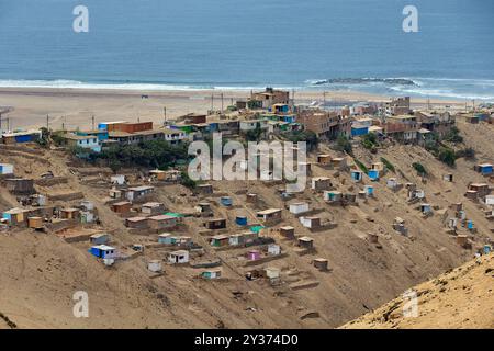 Lima, la capitale del Perù, ha vari quartieri e quartieri, alcuni di essi hanno insediamenti informali comunemente indicati come "baraccopoli" Foto Stock