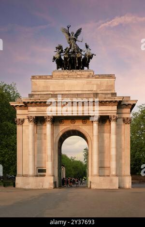 Londra, Inghilterra - 17/5/2024: Wellington Arch, o Constitution Arch o (originariamente) Green Park Arch, è un arco trionfale sull'Hyde Park Corner nel centro Foto Stock