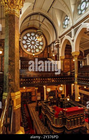 Londra, Inghilterra - 05-20-2024: L'arca della sinagoga del New West End nel nord di Londra, Inghilterra Foto Stock