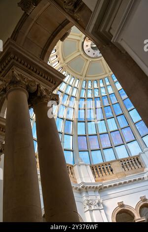 Londra, Inghilterra - 05-20-2024: Soffitto della sinagoga del New West End nel nord di Londra, Inghilterra Foto Stock