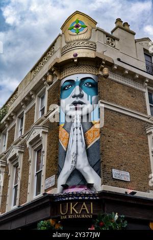 Londra, Inghilterra - 05-24-2024: Bar e ristorante giapponese Ukai in Portobello Road, Londra, Regno Unito. Foto Stock