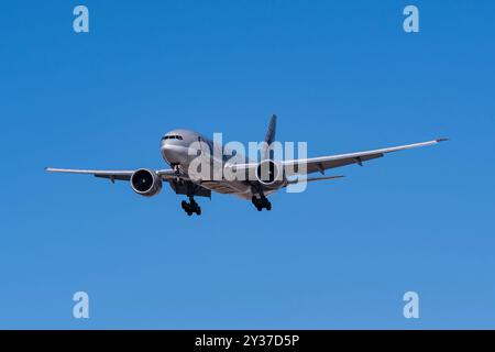 Dallas-ft. Aeroporto internazionale Worth Aeroporto 12-25-201 Grapevine, Texas USA Qatar Cargo Boeing 777-200F A7-BFG in finale per il 17C presso Dallas Fort Worth International Air Foto Stock