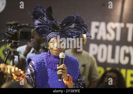 Ikoyi, Nigeria. 11 settembre 2024. Il fondatore di Nike Art Gallery, Chief Nike Davies-Okundaye, parla durante la tavola rotonda "Corporate Partners" con Corporate Nigeria" del Ministero dell'Arte, della Cultura e dell'economia creativa per commercializzare il suo piano di crescita per l'economia creativa da 100 miliardi di dollari ai partner aziendali di Ikoyi, Lagos, Nigeria, l'11 settembre 2024. (Foto di Adekunle Ajayi)0 credito: NurPhoto SRL/Alamy Live News Foto Stock